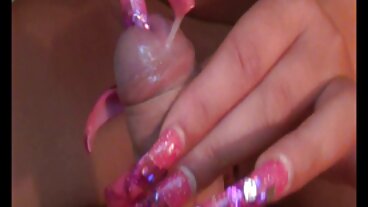 Jelly Wife Sofia Lee fångar hennes fästmans jävla plastsexleksaker! porrfilm för henne