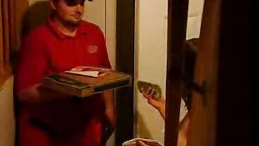 Sneaky MILF knullar ung kille erotiskt film i badtunnan