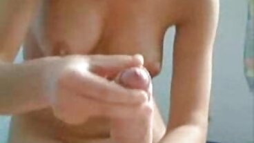 Petite Teen suger in kuk sensuell film som Supergirl