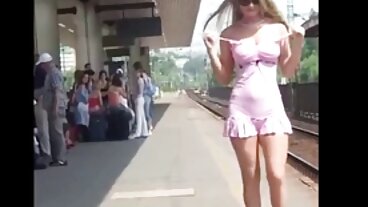 Slender Hipster vill byta Butt Plug eurotisk film 4 Cock