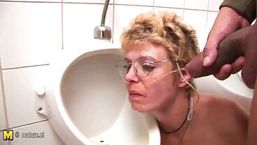 MYLF Bikini MILF w Huge Juggs italiensk erotisk film Jumps på BBC