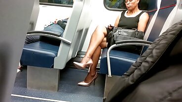 Blond bystig MILF hittade svensk erotisk en pojkleksak att leka med