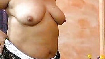 SVART Sexiga blondiner Elsa Jean & Ivy Wolfe delar erotiska noveller på nätet enorma BBC på PorrHD
