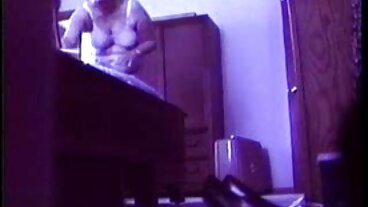 Bottle Girl Jessa Rhodes får buteljerat i båda gratis erotiska filmer hålen DP