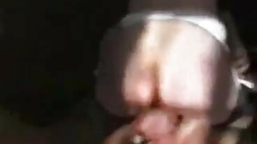 TUSHYRAW Petite redhead får sitt erotiska thriller rövhål utsträckt