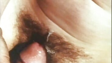 Rich Bitch behöver BBC erotiska filmer online mellan dem Titties!