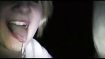 Blond bystig MILF hittade en pojkleksak att leka sensuell erotik med